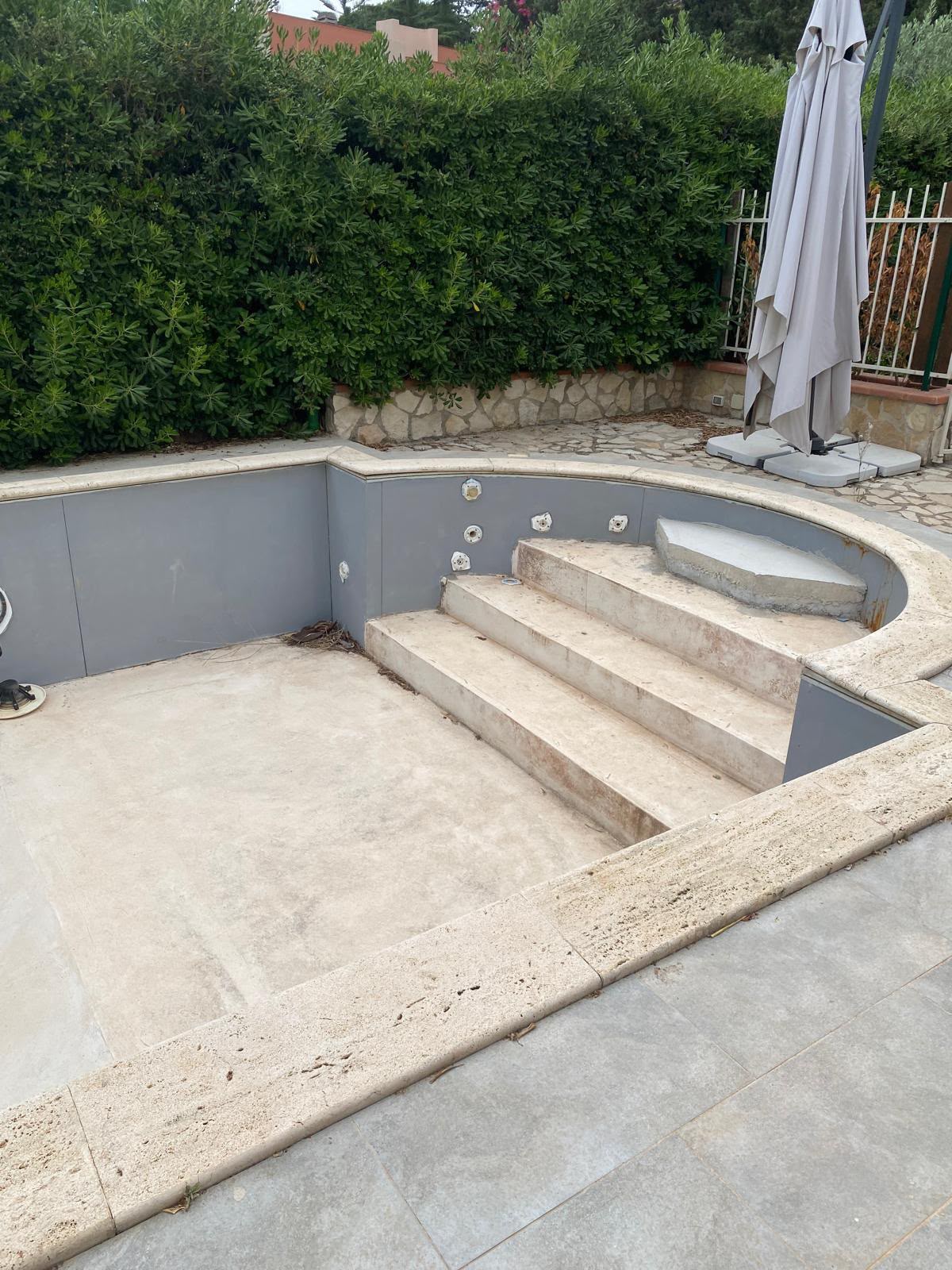 Cantiere CTC — Vasca con scala circolare — prima
